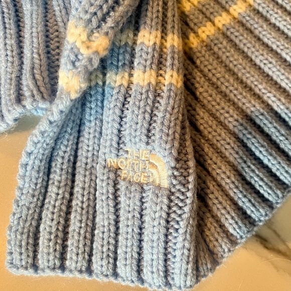 North Face Jumbo Knit Logo Scarf in Blue with White Stripe - Picture 3 of 5